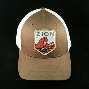 Columbia flex fit S/M Zion mesh back baseball hat